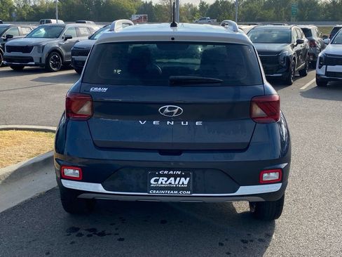 Used 2025 Hyundai Venue Limited FWD image 6