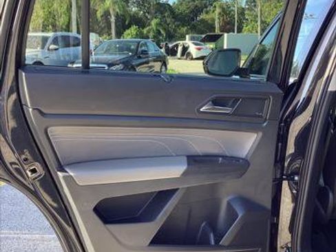 Used 2023 Volkswagen Atlas SEL Premium AWD/4WD image 12
