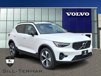 New 2026 Volvo XC40 B5 Plus w/ Climate Package