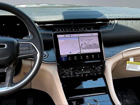 New 2025 Jeep Grand Cherokee Limited AWD/4WD image 7
