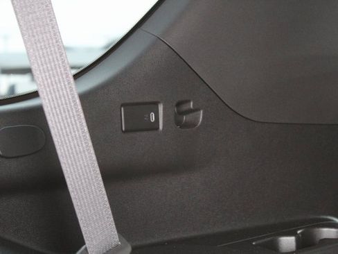 Used 2021 GMC Yukon Denali w/ Denali Premium Package image 7