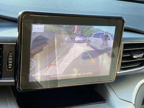 Used 2022 Ford Explorer XLT w/ Equipment Group 202A AWD/4WD image 11