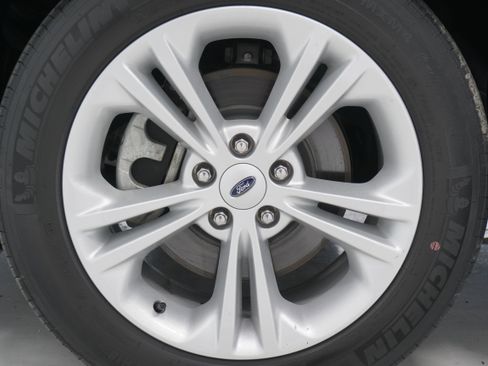 Used 2018 Ford Taurus SE image 23