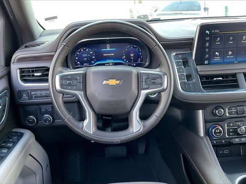 Used 2024 Chevrolet Suburban LT image 5