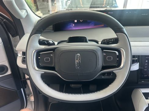 New 2026 Lincoln Navigator Black Label w/ Black Label Special Edition AWD/4WD image 16