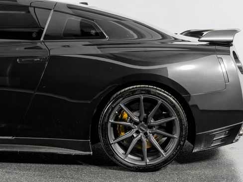Used 2015 Nissan GT-R Black Edition image 16