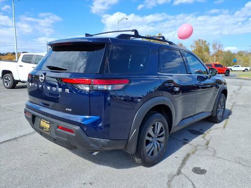 Certified 2025 Nissan Pathfinder SV image 15