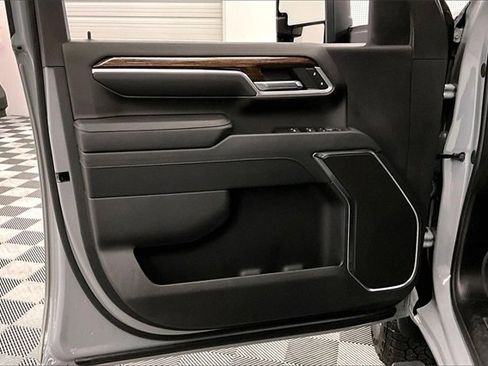 Used 2024 GMC Sierra 2500 SLE w/ SLE Value Package; image 17