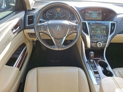Used 2017 Acura TLX image 2