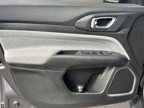 Used 2024 Jeep Compass Sport image 15