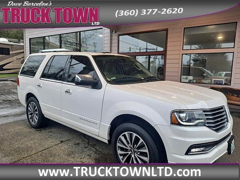 Used 2015 Lincoln Navigator 4WD image 1