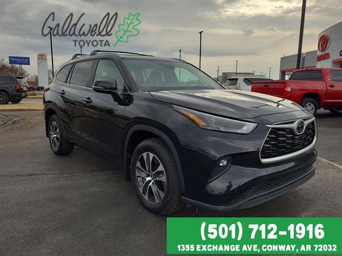 Used 2023 Toyota Highlander XLE image 3