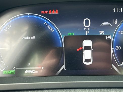 Used 2023 Toyota Crown Limited image 12