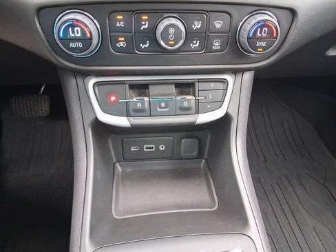 Used 2022 GMC Terrain SLE w/ Driver Convenience Package AWD/4WD image 32