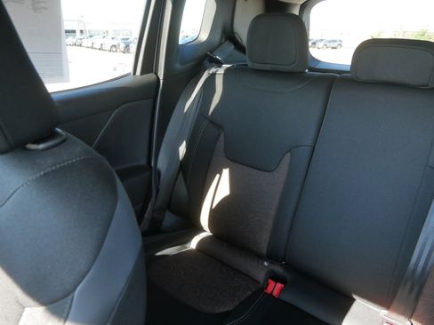 Used 2023 Jeep Renegade Latitude AWD/4WD image 12