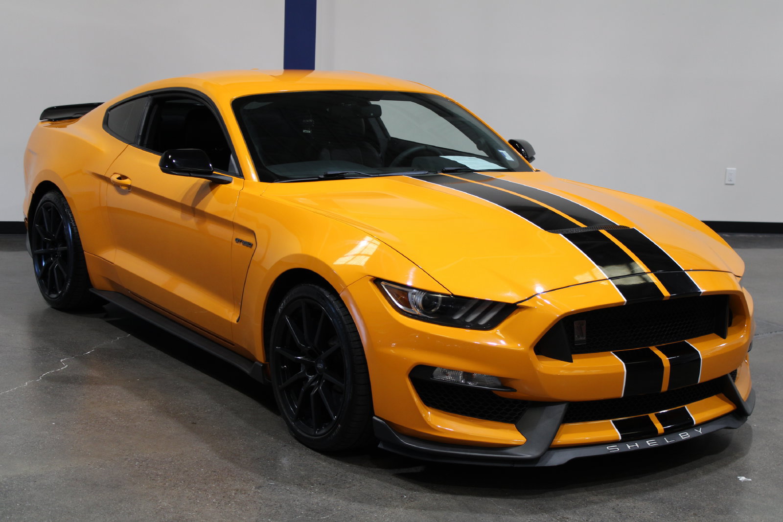 Used 2018 Ford Mustang Shelby GT350 w/ Convenience Package RWD image 5