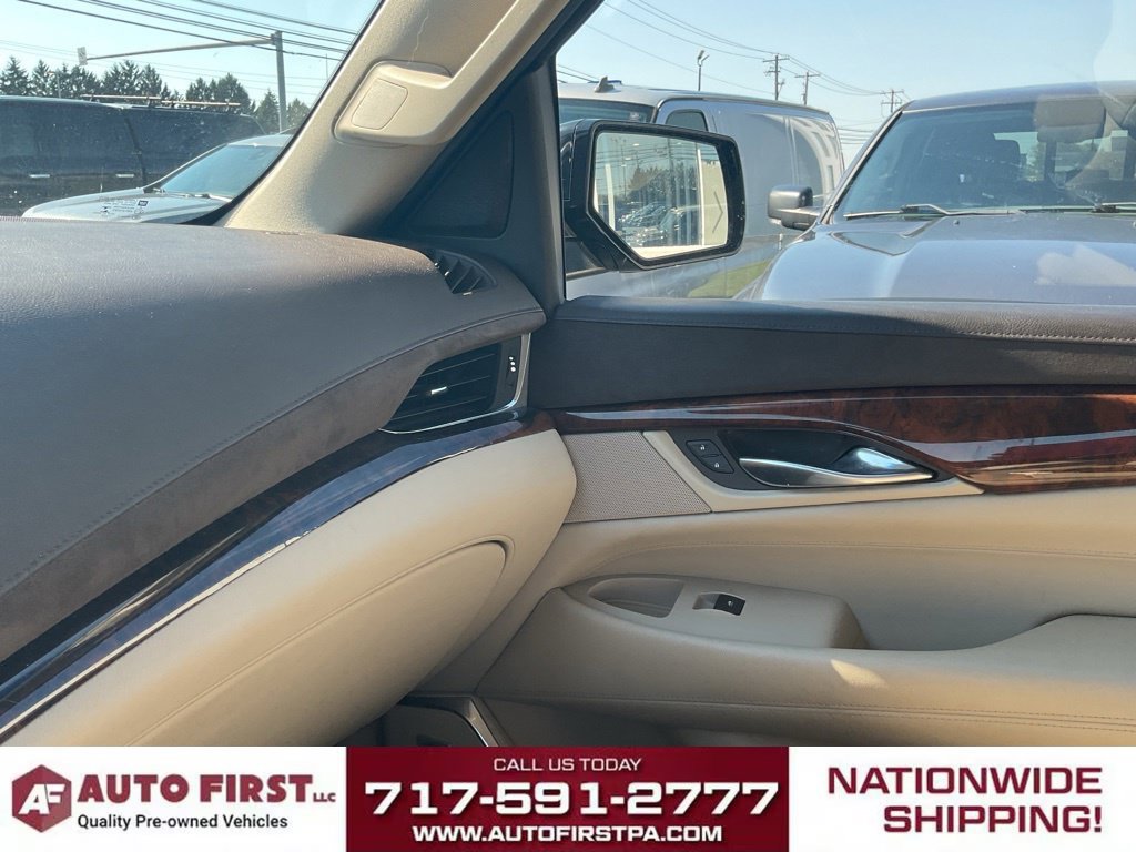 Used 2015 Cadillac Escalade Luxury AWD/4WD image 29