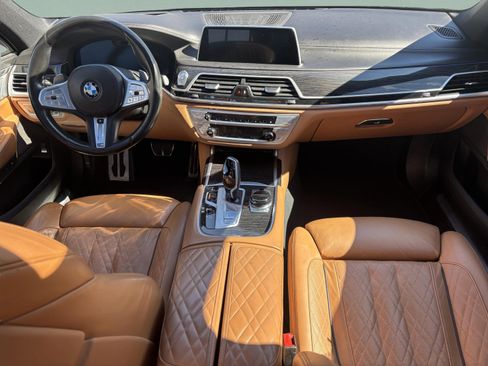 Used 2021 BMW 750i xDrive w/ Luxury Rear Seating Package image 8