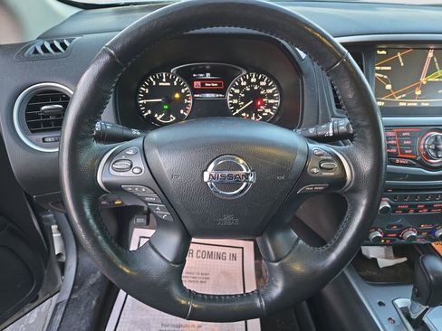Used 2019 Nissan Pathfinder SL image 11