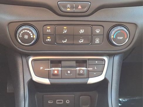 Used 2024 GMC Terrain SLE AWD/4WD image 20