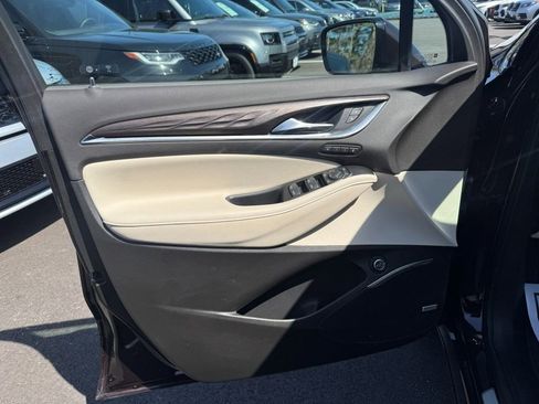 Used 2022 Buick Enclave Avenir image 8