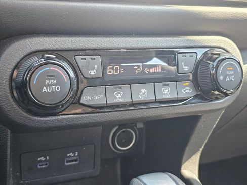Used 2023 Nissan Kicks SR w/ SR Premium Package FWD image 34