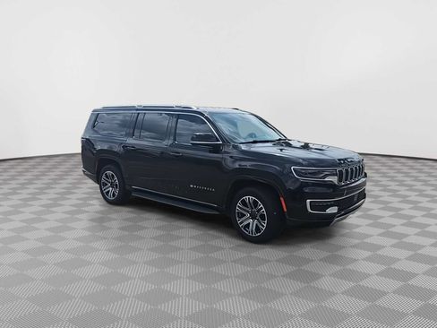 Used 2023 Jeep Wagoneer L Series II AWD/4WD image 2