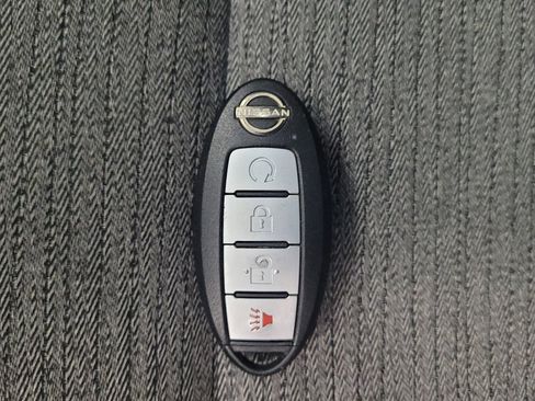Used 2022 Nissan Rogue SV FWD image 32