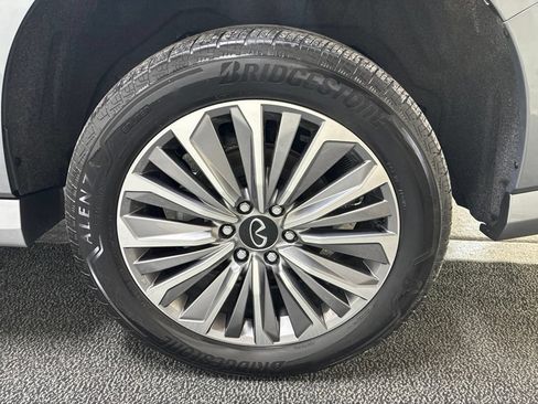 Used 2025 INFINITI QX80 Sensory AWD/4WD image 9