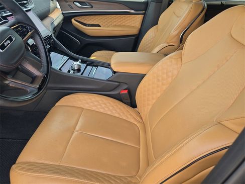 Used 2025 Jeep Grand Cherokee L Summit w/ Luxury Tech Group V image 20