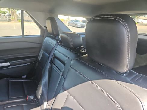 Used 2023 Ford Explorer XLT w/ Equipment Group 202A RWD image 13