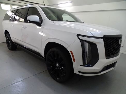 Used 2025 Cadillac Escalade ESV Sport Platinum w/ LPO, ONYX Package AWD/4WD image 1