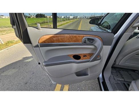 Used 2009 Buick Enclave CXL w/ Entertainment Package #4 image 38