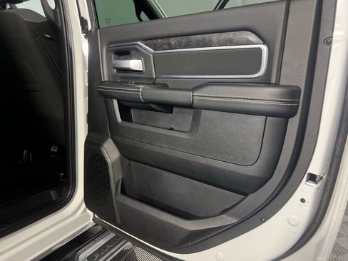 Used 2024 RAM 2500 Big Horn w/ Sport Appearance Package image 33