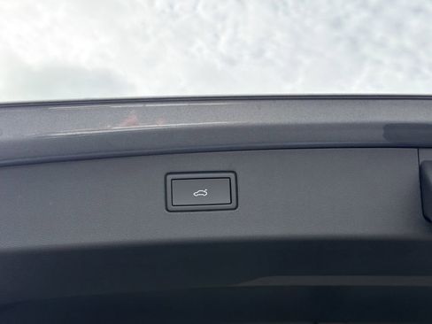 New 2026 Volkswagen Tiguan SE R-Line image 16