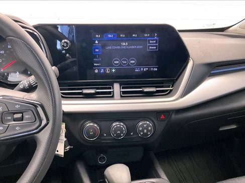 Used 2024 Chevrolet Trax LS w/ LS Convenience Package image 5