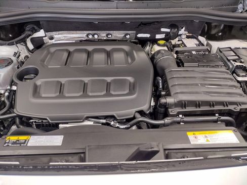 New 2025 Volkswagen Tiguan SE R-Line image 10