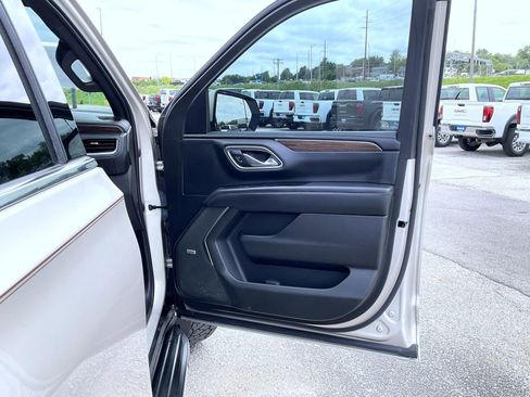 Used 2021 Chevrolet Suburban High Country AWD/4WD image 16