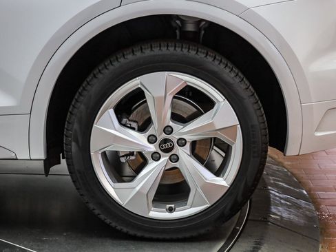 Used 2025 Audi Q5 2.0T Premium Plus w/ Premium Plus Package image 12