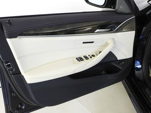 Used 2023 BMW M550i xDrive w/ Executive Package image 11