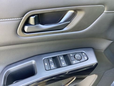 New 2025 Nissan Pathfinder S image 23