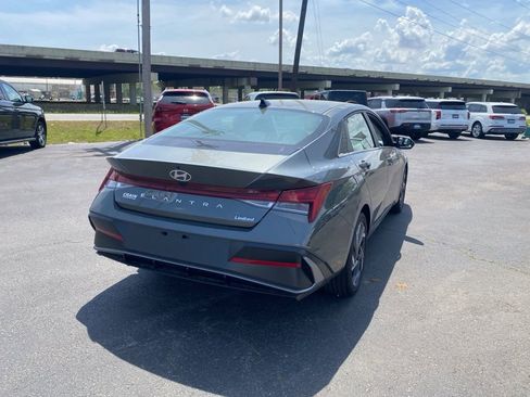 New 2025 Hyundai Elantra Limited FWD image 7