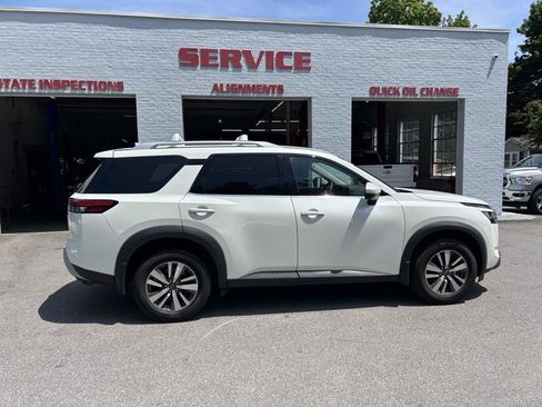 Used 2023 Nissan Pathfinder SL w/ Lighting Package (N92) AWD/4WD image 26