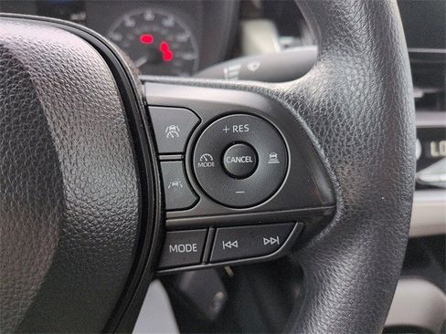 Certified 2025 Toyota Corolla LE image 18