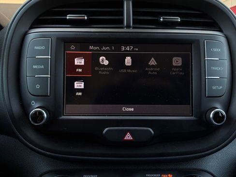 Used 2025 Kia Soul LX w/ LX Technology Package FWD image 28