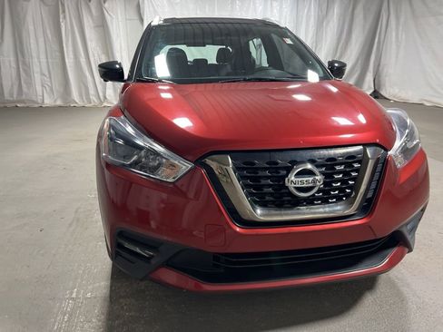 Used 2019 Nissan Kicks SR w/ SR Premium Package FWD image 2