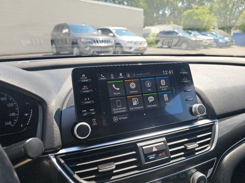 Used 2018 Honda Accord Sport image 17