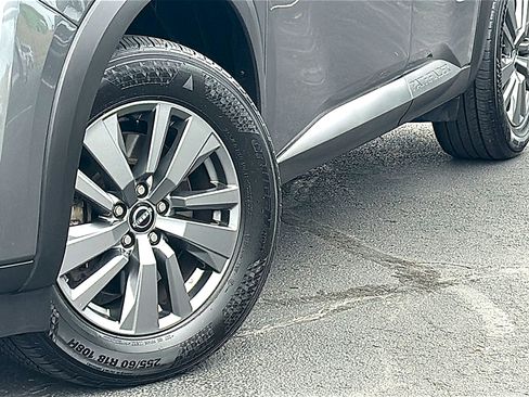 Used 2025 Nissan Pathfinder SV FWD image 3