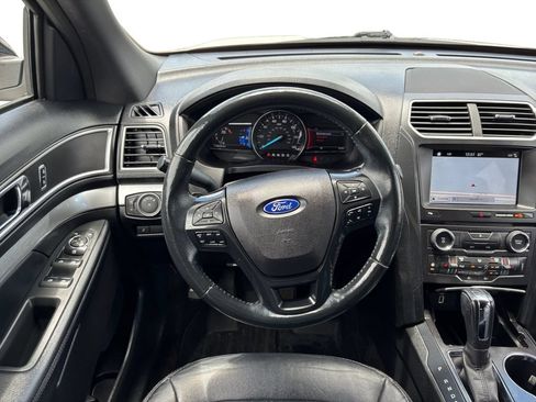 Used 2017 Ford Explorer XLT w/ Equipment Group 202A FWD image 18