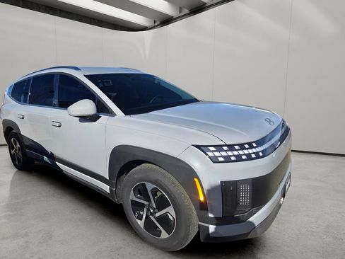 Used 2026 Hyundai Ioniq 9 SE image 9